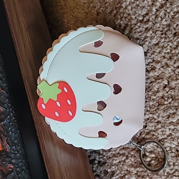 Strawberry keychain case Strawberry keychain case Strawberry keychain case Straw - Picture 3 of 12